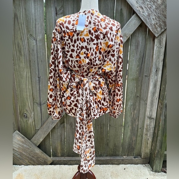 Aakaa Milan Kiss Ecru Floral Star Patterned Genuine Wrap Style Peplum Sleeve Top - Picture 11 of 15